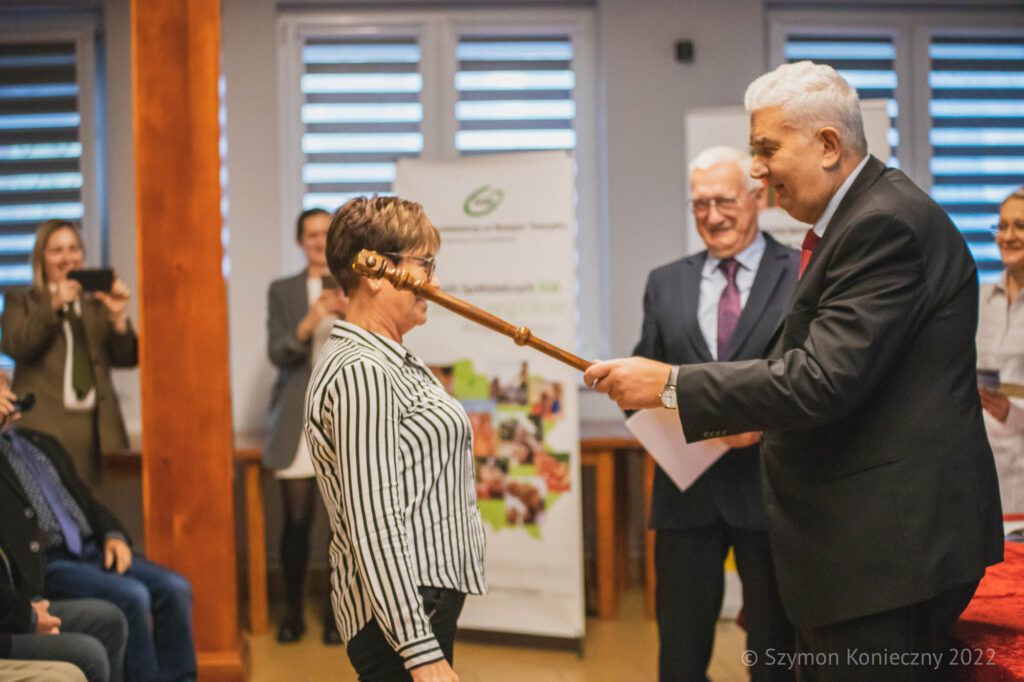 Zdjęcie przedstawia ślubowanie studentów podczas inauguracji.