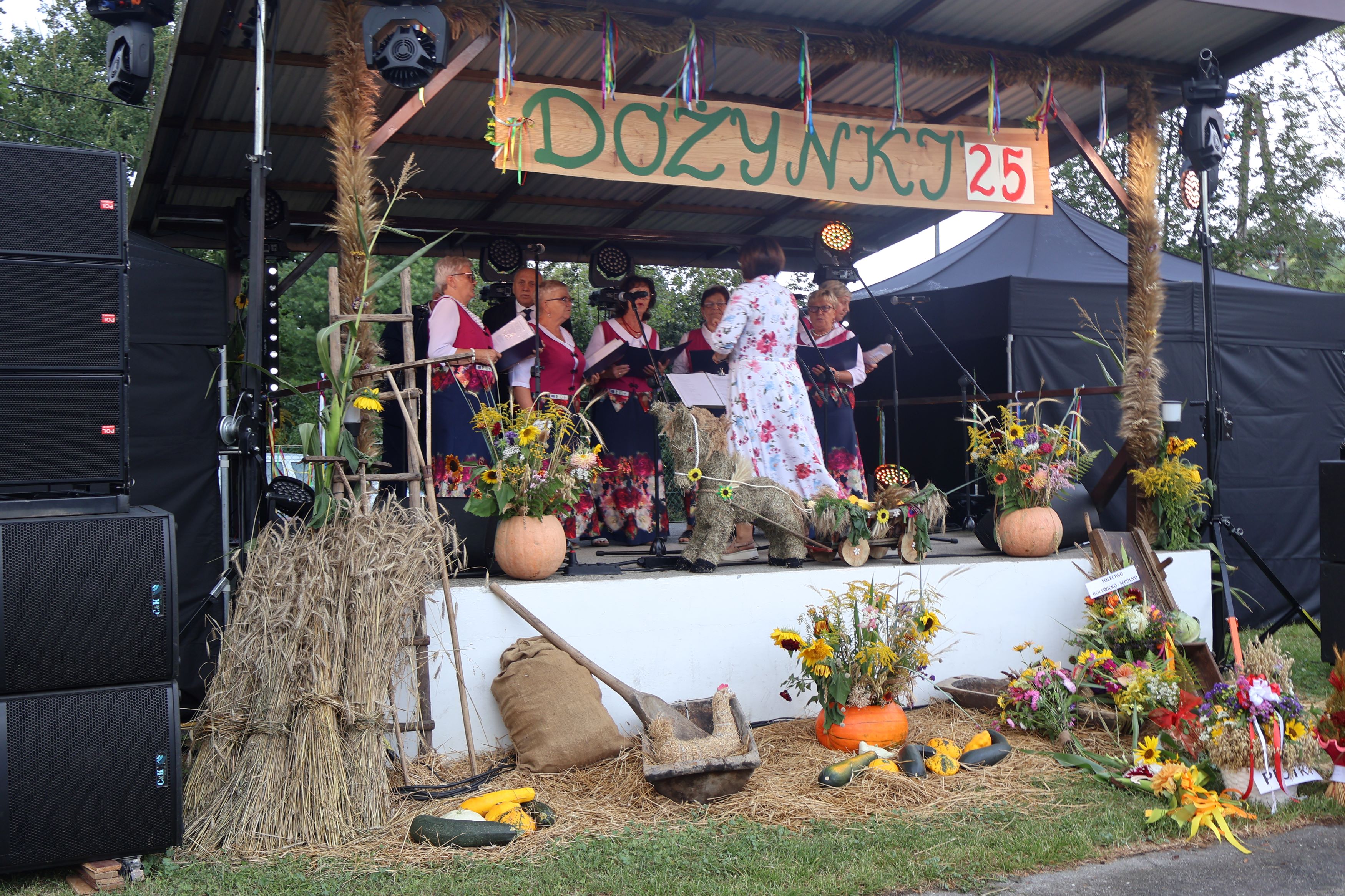 Występ artystyczny wykonany przez Zesp&oacute;ł Śpiewaczy Bolewiczanie.