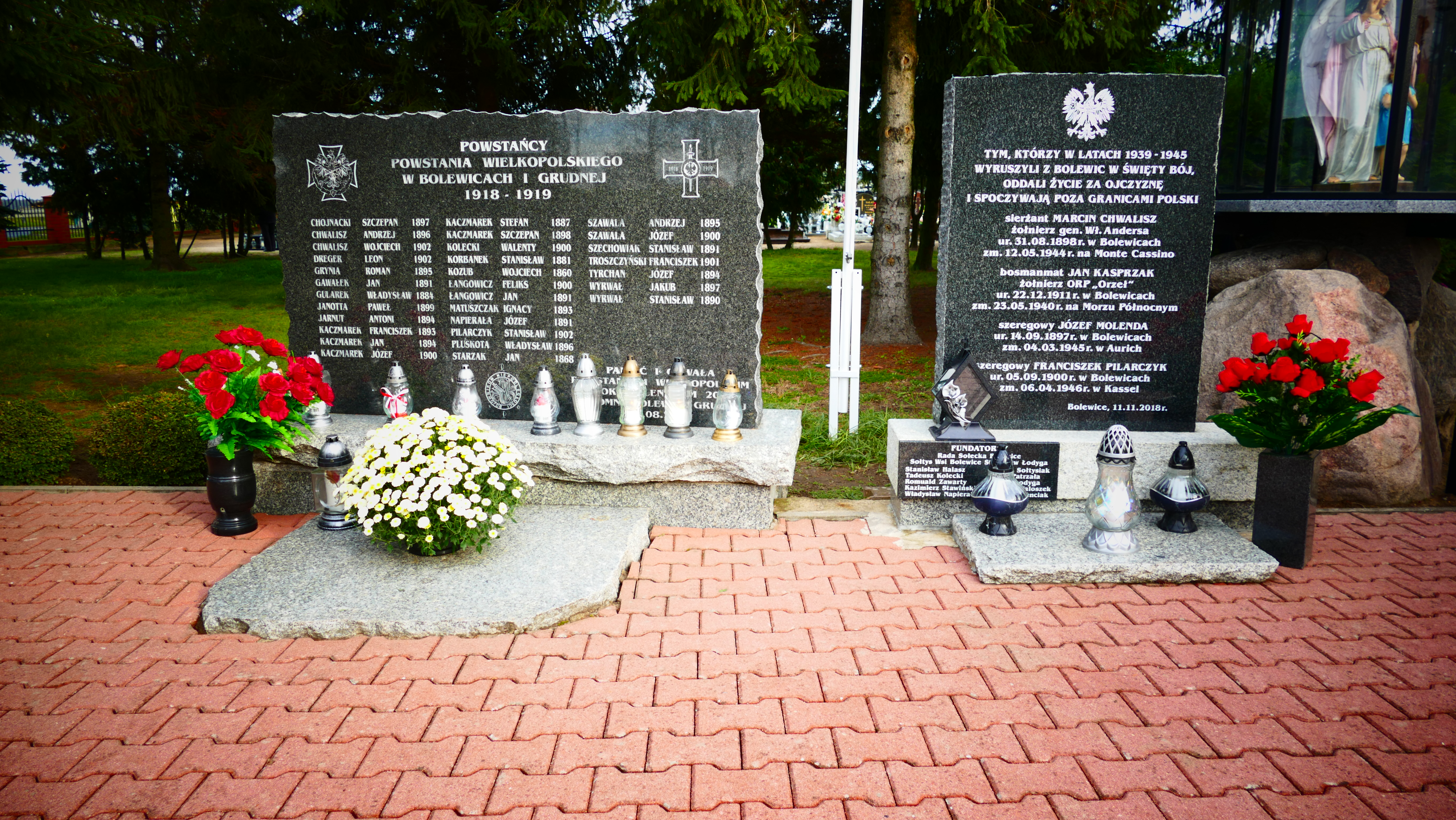 Pomnik Powstańców Wielkopolskich i Tablica upamietniająca poległych, którzy zgineli poza granicami naszego kraju.