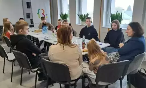 Zdjęcie do Interesujące spotkanie radnych Młodzieżowej Rady Gminy Miedzichowo !
