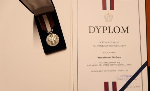 Zdjęcie do Wyjątkowe wyr&oacute;żnienie dla W&oacute;jta Gminy Miedzichowo